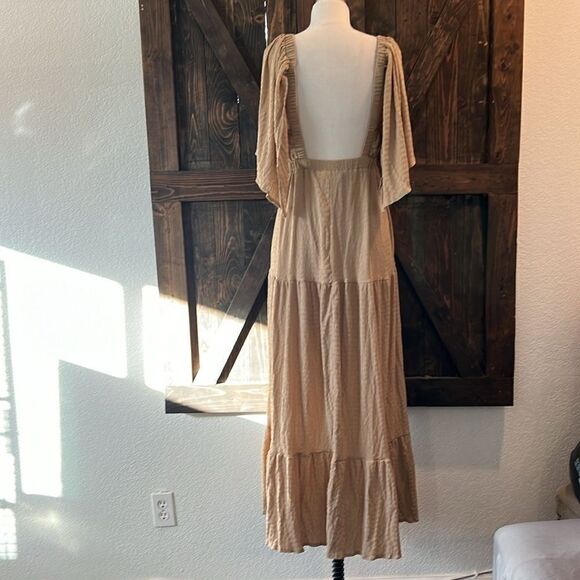 V-Neck  Tiered Silhouette with Flutter Sleeves Maxi Dress - Picture 9 of 16